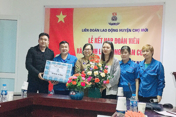 Liên đoàn Lao động huyện Chợ Mới: Thành lập công đoàn cơ sở Công ty TNHH Lechenwood-Việt Nam