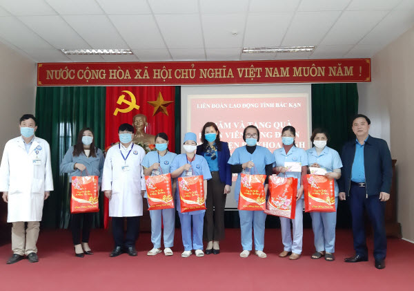 LĐLĐ tỉnh thăm, tặng quà cho đoàn viên, người lao động  nhân dịp Tết Nguyên đán Tân Sửu năm 2021