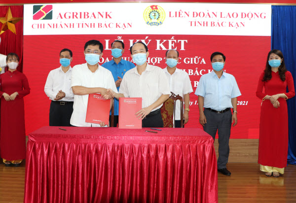 Liên đoàn Lao động tỉnh Bắc Kạn và Ngân hàng Nông nghiệp và Phát triển nông thôn Chi nhánh tỉnh Bắc Kạn ký thỏa thuận hợp tác