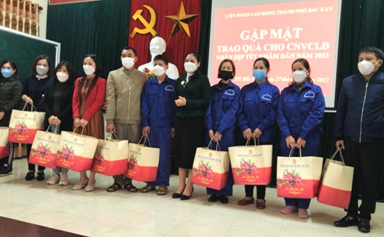 Liên đoàn Lao động thành phố gặp mặt tặng quà đoàn viên nhân dịp Tết Nguyên đán Nhâm Dần năm 2022