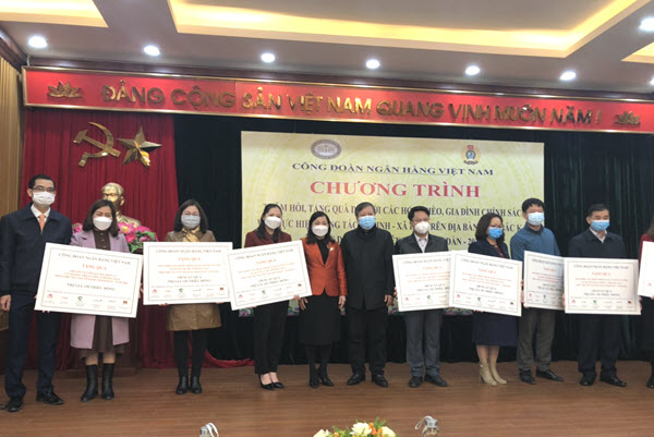 Công đoàn Ngân hàng Việt Nam tổ chức Chương trình thăm hỏi, tặng quà Tết Nguyên đán Nhâm Dần 2022 tại tỉnh Bắc Kạn