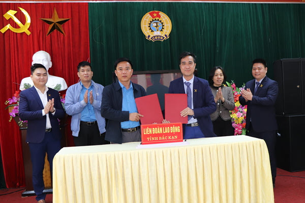 LĐLĐ tỉnh ký thỏa thuận hợp tác với Công ty TNHH MEDLATEC Thái Nguyên về chương trình phúc lợi cho đoàn viên công đoàn