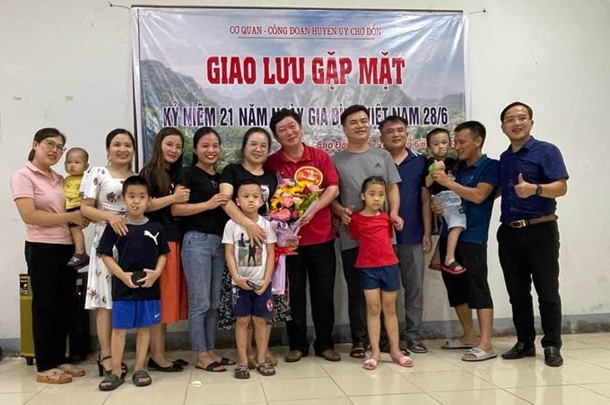 Công đoàn, cơ quan Huyện ủy Chợ Đồn phối hợp tổ chức giao lưu, gặp mặt gia đình đoàn viên nhân kỷ niệm 21 năm ngày gia đình Việt Nam