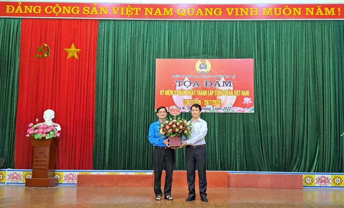 Liên đoàn Lao động huyện Na Rì tổ chức tọa đàm Kỷ niệm 93 năm Ngày thành lập Công đoàn Việt Nam (28/7/1929- 28/7/2022)