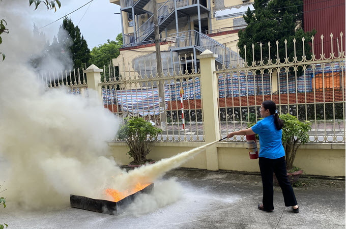 Liên đoàn Lao động tỉnh tổ chức huấn luyện nghiệp vụ phòng cháy chữa cháy năm 2024