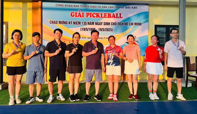 Công đoàn Ban Tuyên giáo và Dân vận Tỉnh ủy tổ chức Giải pickleball chào mừng kỷ niệm 135 năm ngày sinh Chủ tịch Hồ Chí Minh (19/5/1890 - 19/5/2025)