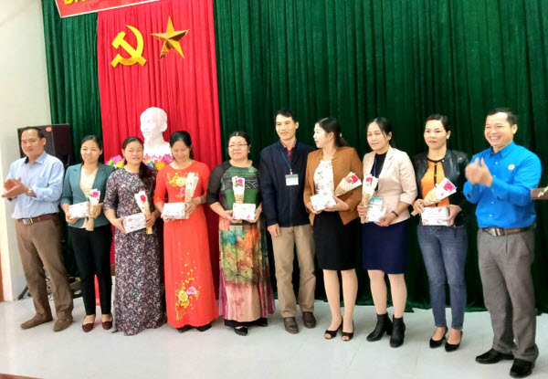 Công đoàn cơ sở trong huyện Chợ Đồn tổ chức nhiều hoạt động chào mừng ngày Phụ nữ Việt Nam (20/10)